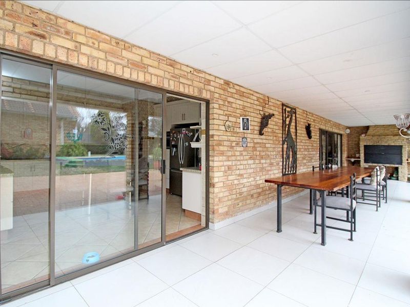 Amazing massive 5 Bedroom, 5 Bathroom Family Home (plus Flat) in Secure Thornhill Estate - Photo 4