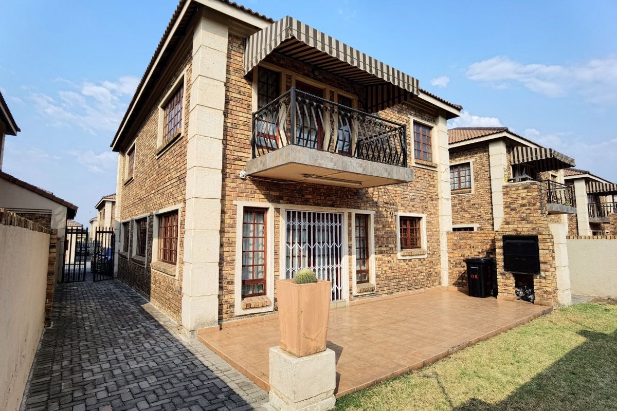 3 Bedroom apartment for sale - Photo 2