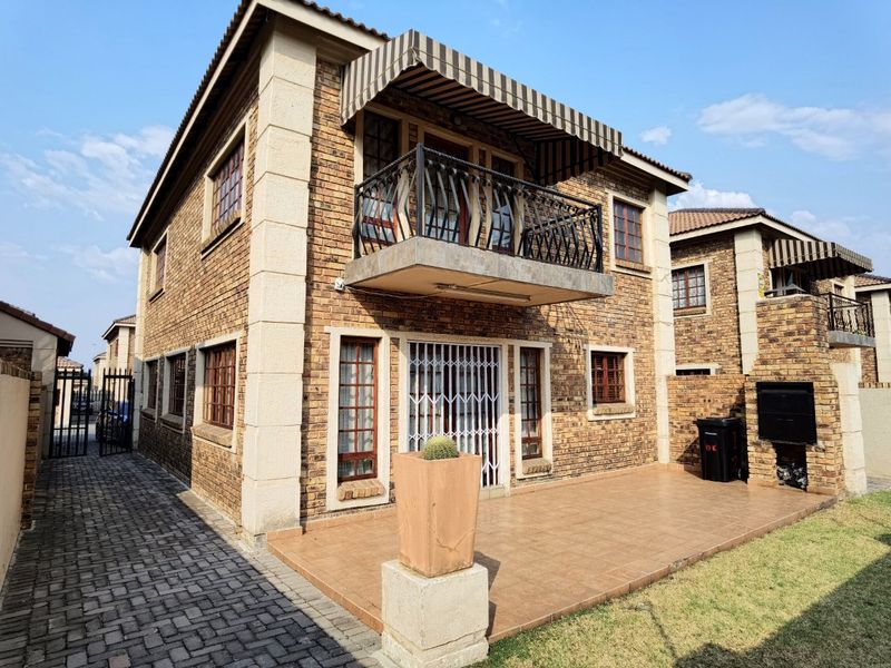 3 Bedroom apartment for sale - Photo 2