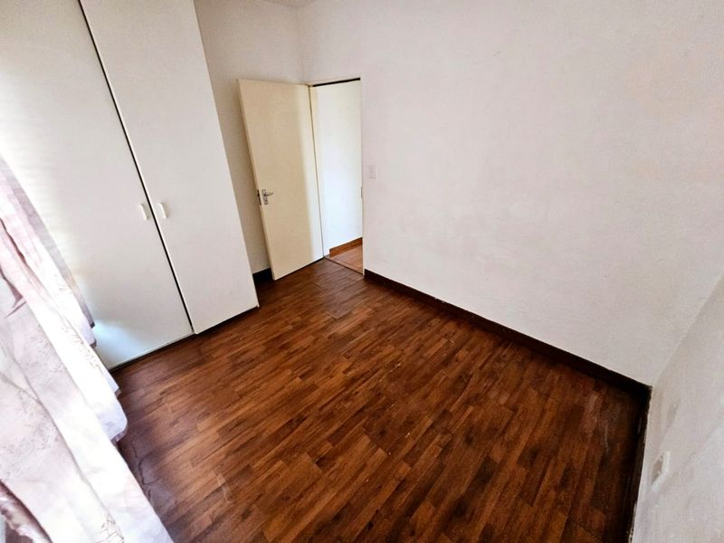 A Beautiful 2 Bedroom 1 bathroom ground floor unit for sale in Heuwelsig - Photo 10