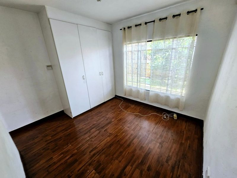 A Beautiful 2 Bedroom 1 bathroom ground floor unit for sale in Heuwelsig - Photo 9