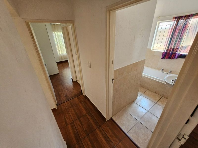 A Beautiful 2 Bedroom 1 bathroom ground floor unit for sale in Heuwelsig - Photo 7