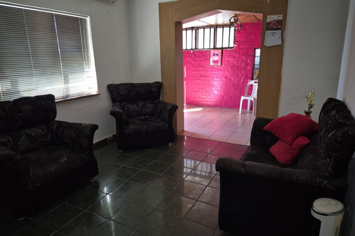 Welcome to this well-located home that offers plenty of potential for the right buyer. - Photo 4