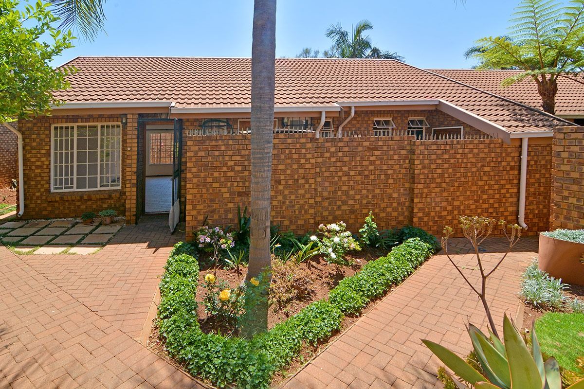 2 bedroom 2 bathroom Townhouse in zwartkop ext 7 - Photo 3