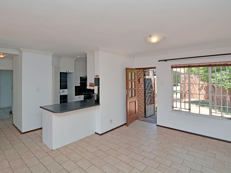2 bedroom 2 bathroom Townhouse in zwartkop ext 7 - Photo 9