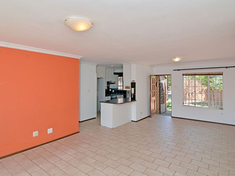 2 bedroom 2 bathroom Townhouse in zwartkop ext 7 - Photo 7