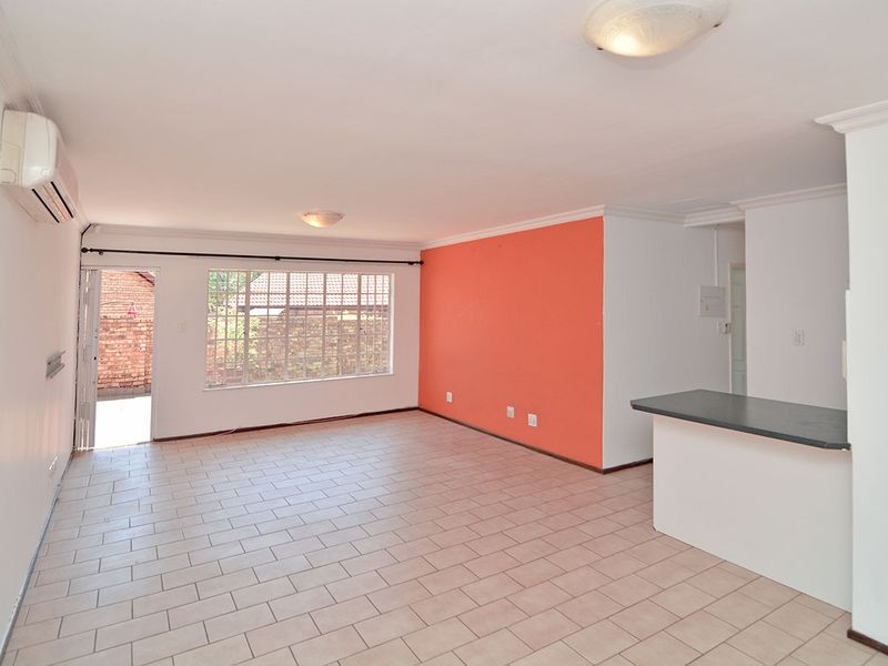 2 bedroom 2 bathroom Townhouse in zwartkop ext 7 - Photo 6