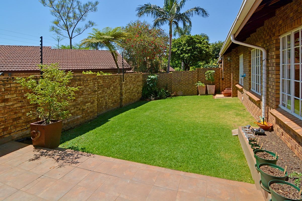 2 bedroom 2 bathroom Townhouse in zwartkop ext 7 - Photo 5