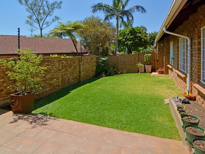 2 bedroom 2 bathroom Townhouse in zwartkop ext 7 - Photo 5