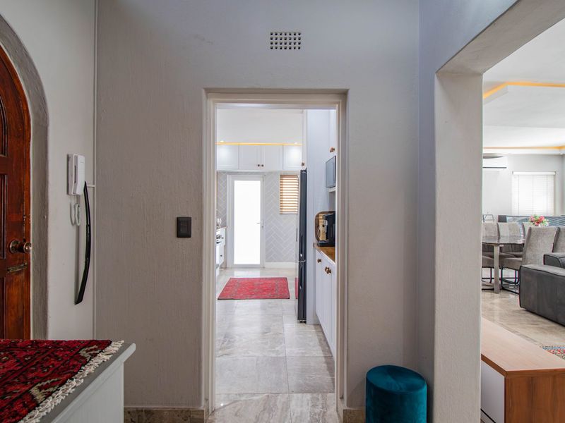 Stylish 4-Bedroom Home in Sought-After Boomed Area of Highway Gardens. - Photo 7