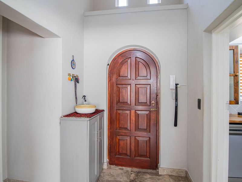 Stylish 4-Bedroom Home in Sought-After Boomed Area of Highway Gardens. - Photo 6