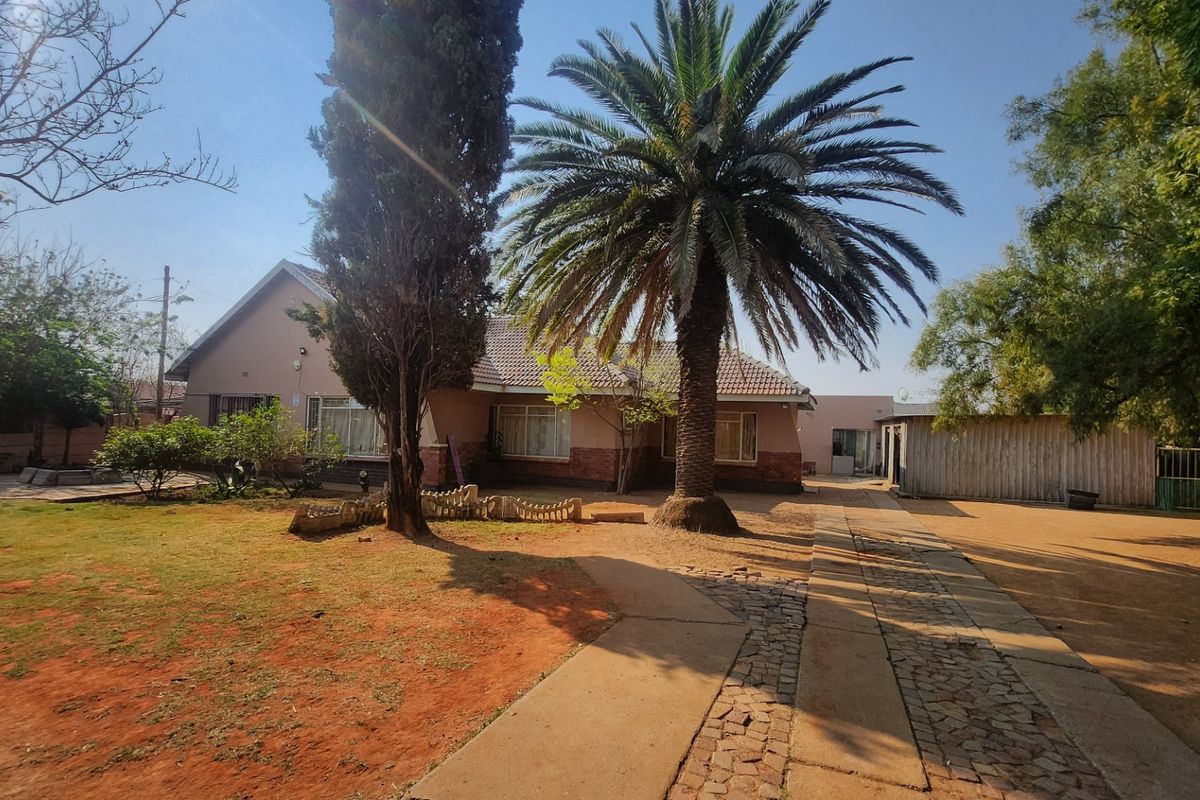 Affordable 3-Bedroom Home with Flatlet - Photo 2