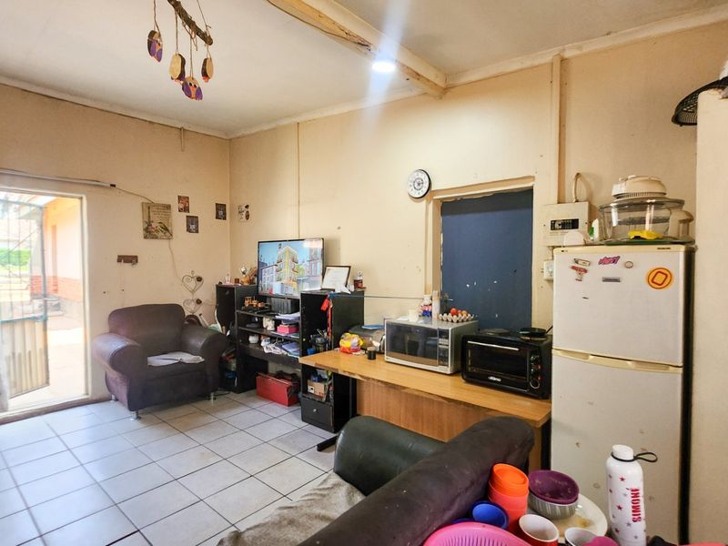 Affordable 3-Bedroom Home with Flatlet - Photo 10