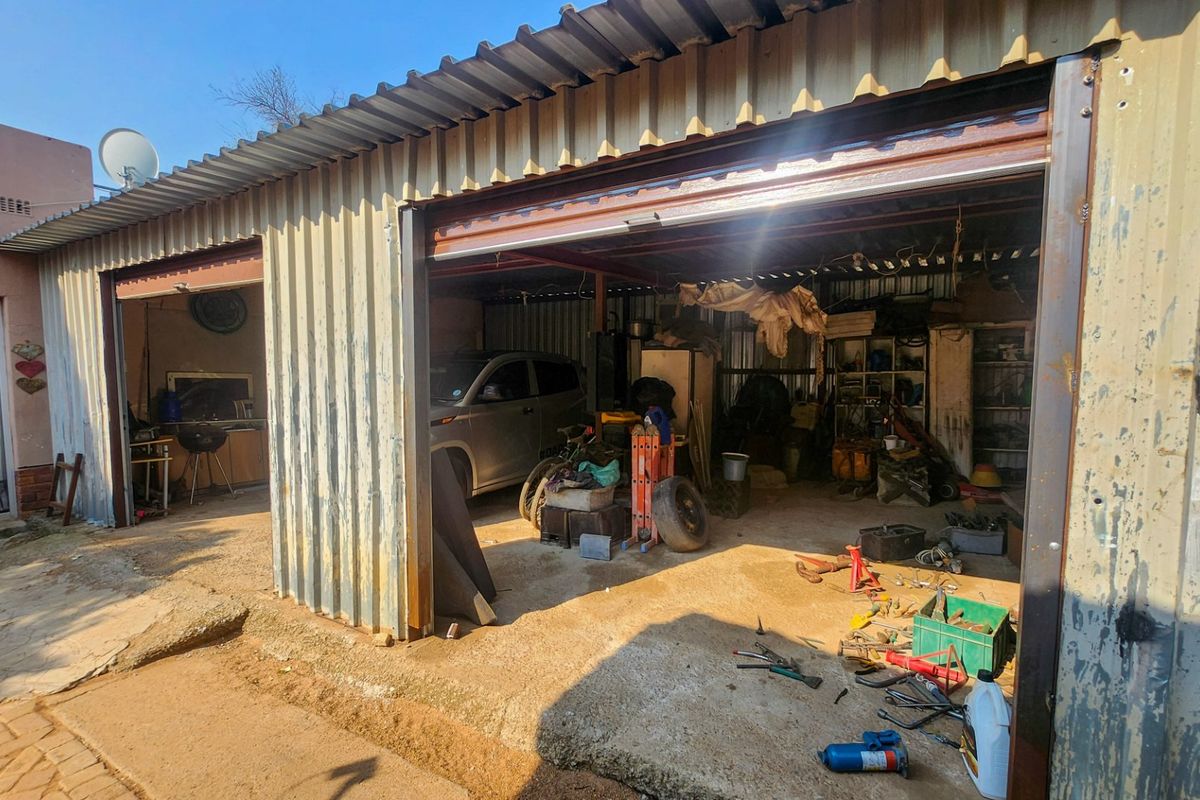 Affordable 3-Bedroom Home with Flatlet - Photo 4