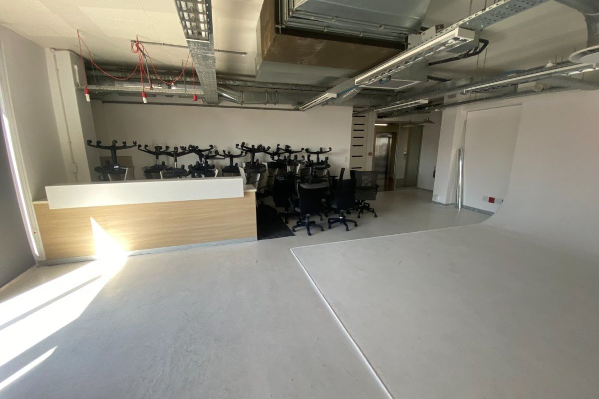 122m2 Commercial Space to let  - Photo 5