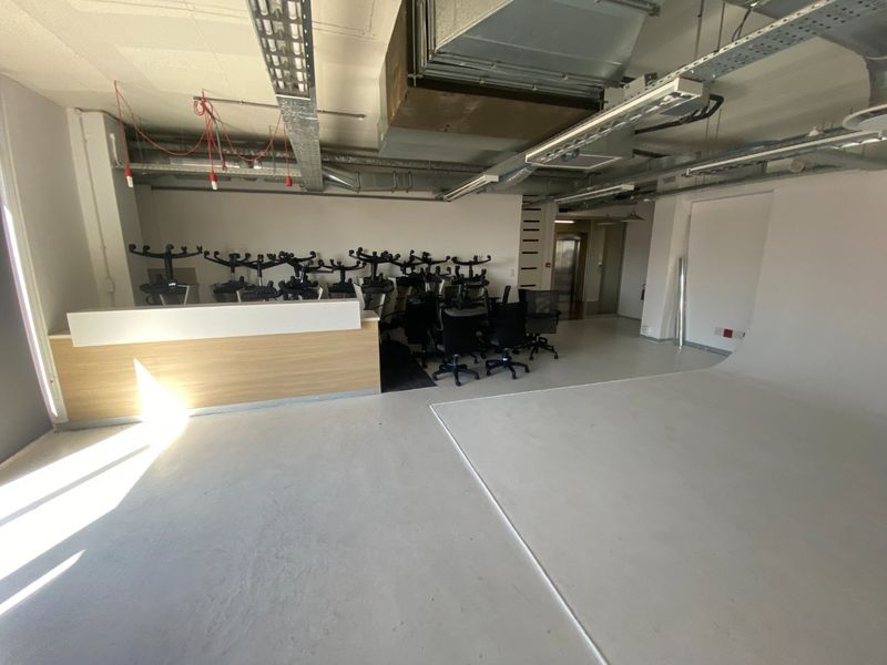 122m2 Commercial Space to let  - Photo 5