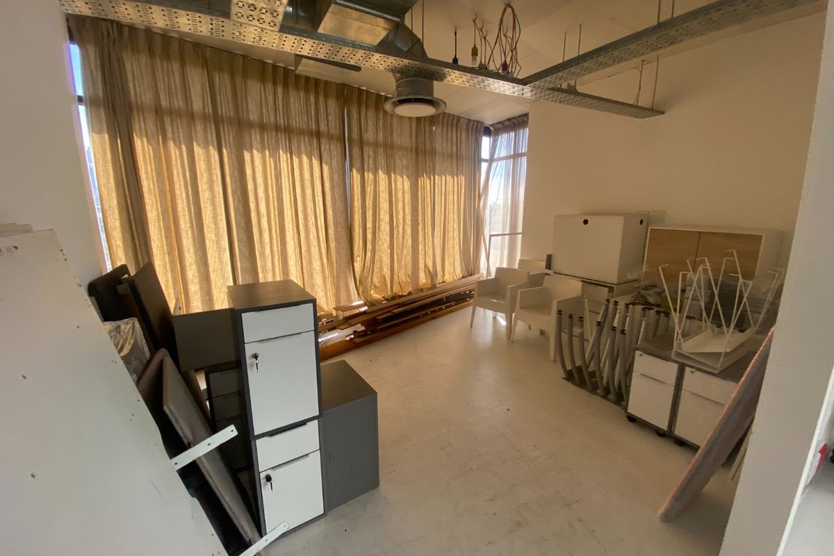 122m2 Commercial Space to let  - Photo 2