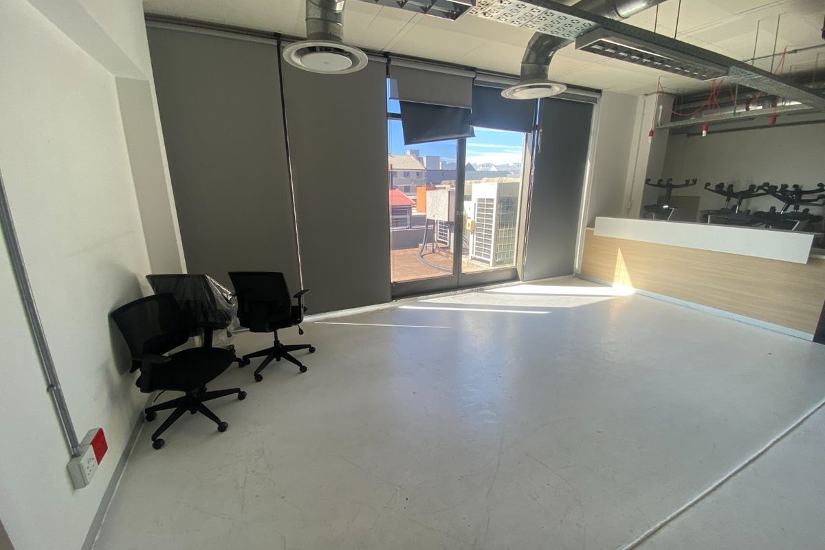 122m2 Commercial Space to let  - Photo 3