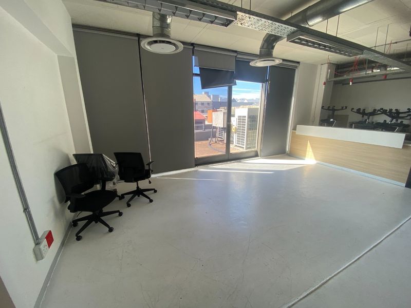 122m2 Commercial Space to let  - Photo 3
