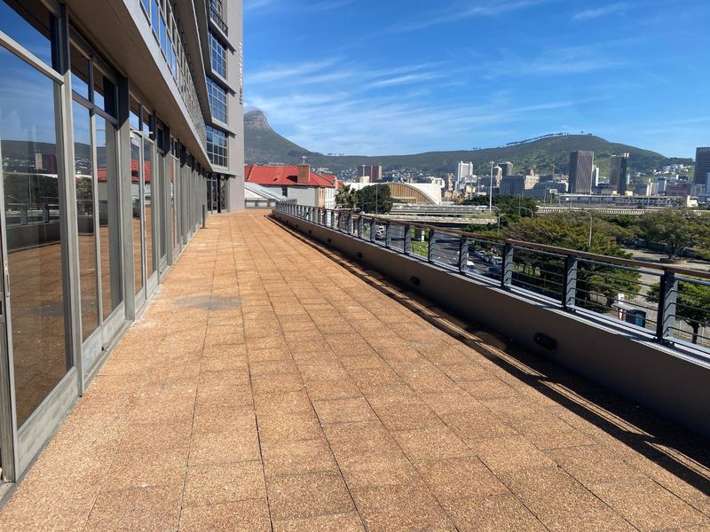 122m2 Commercial Space to let  - Photo 6