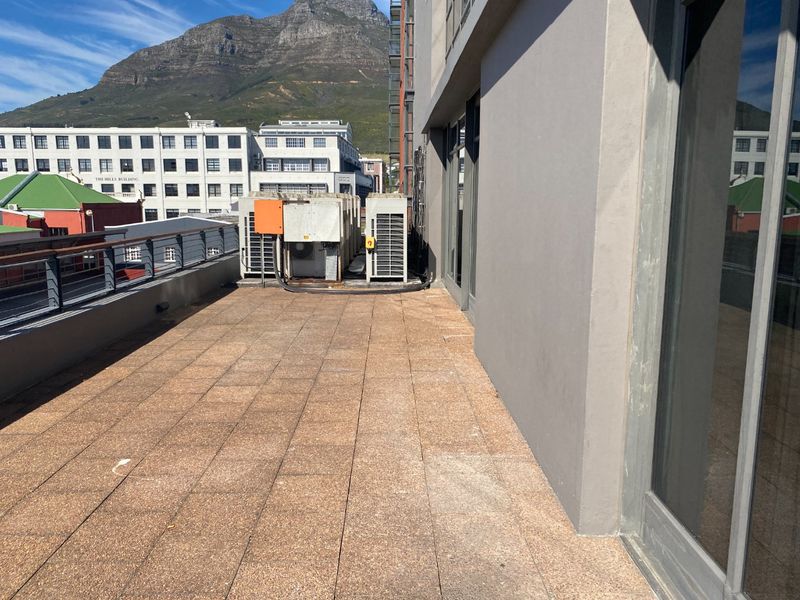 122m2 Commercial Space to let  - Photo 7