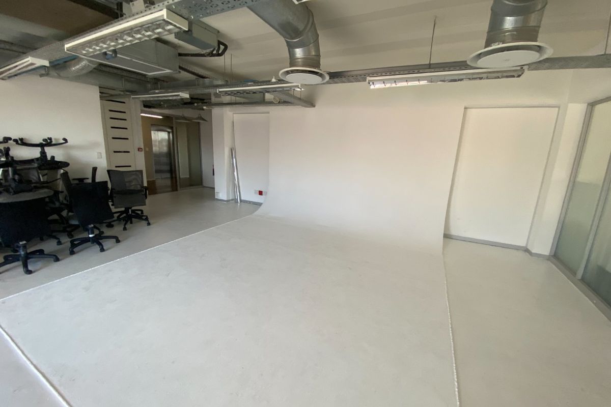 122m2 Commercial Space to let  - Photo 4