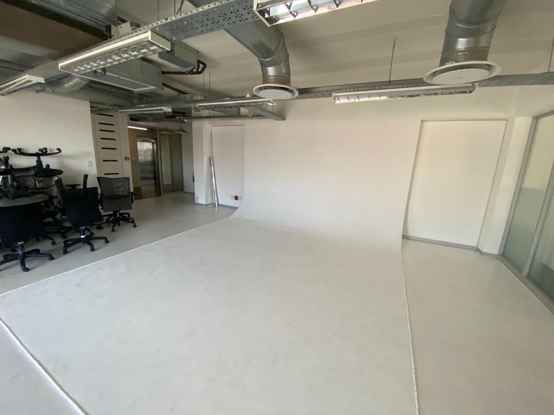 122m2 Commercial Space to let  - Photo 4