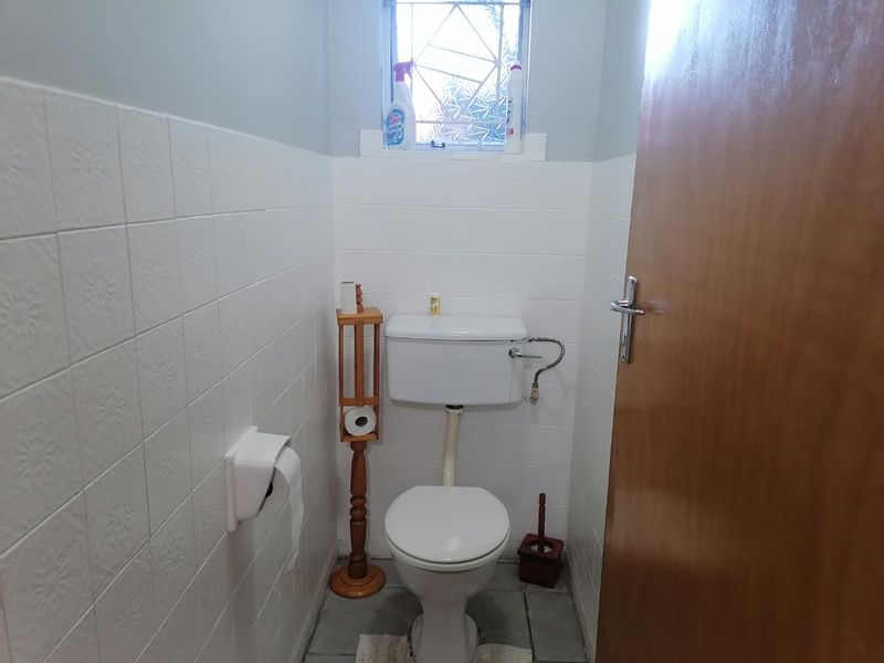 Spacious 3 bedroom family home for Rent with a Bachelor Flat in Universitas Bloemfontein - Photo 10