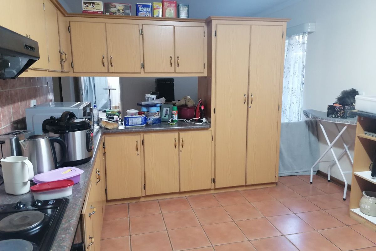 Spacious 3 bedroom family home for Rent with a Bachelor Flat in Universitas Bloemfontein - Photo 5