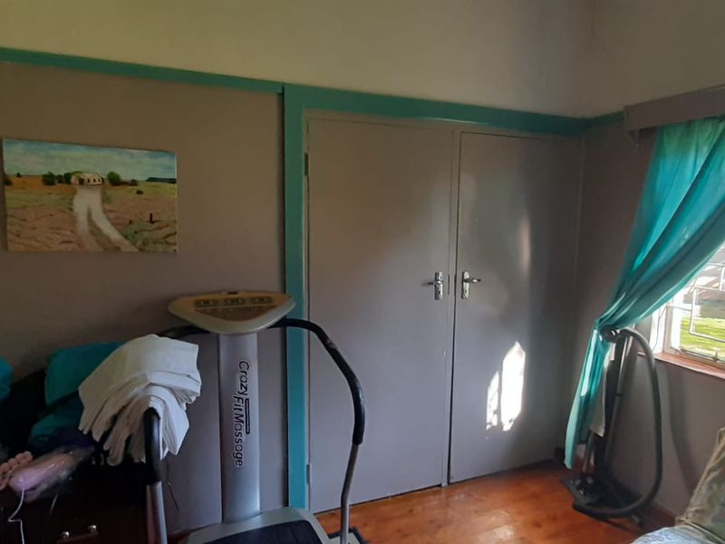 Lovely 12 Bedroomed Guesthouse for sale in Pellissier, Bloemfontein - Photo 8