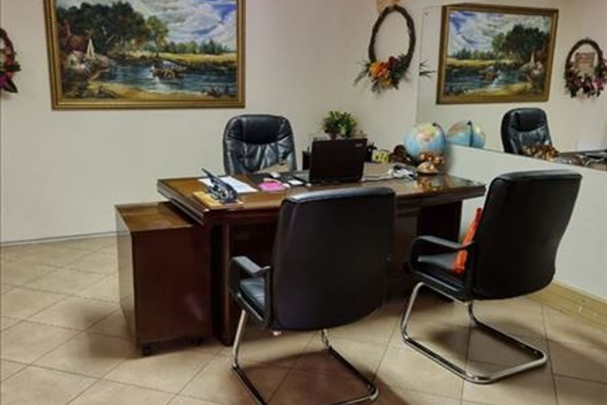 Versatile Ground Floor Office Unit with Excellent Features - Photo 2