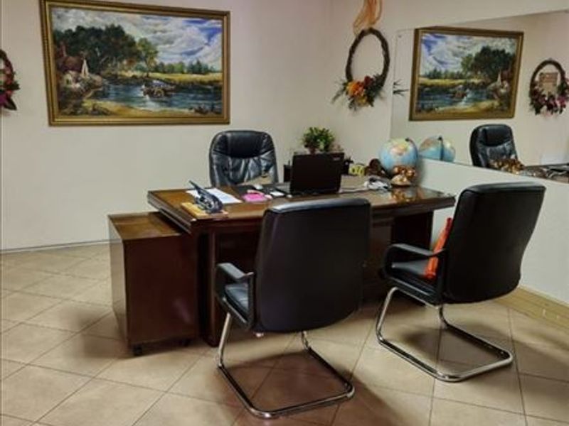 Versatile Ground Floor Office Unit with Excellent Features - Photo 2