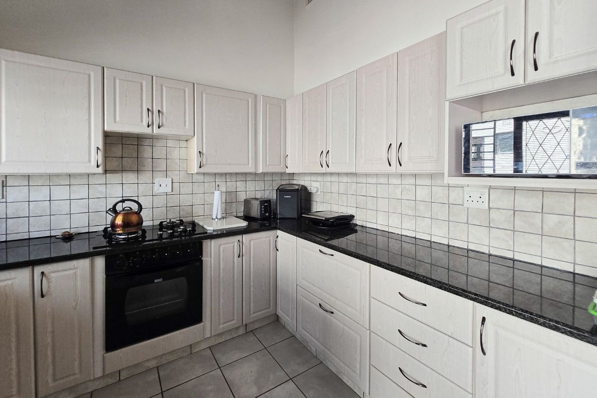 Single Level Home With Income Potential  - Photo 5