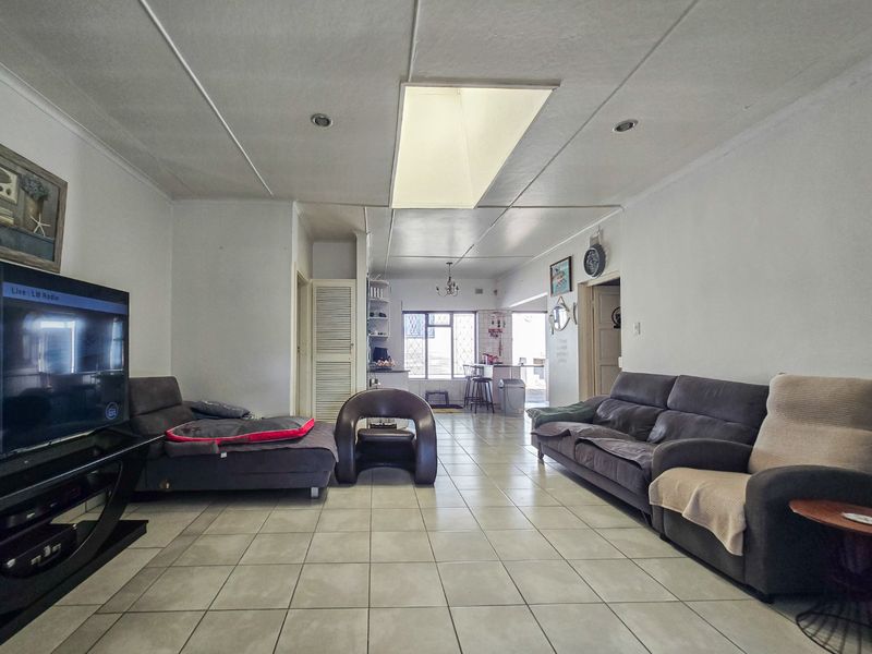 Single Level Home With Income Potential  - Photo 10