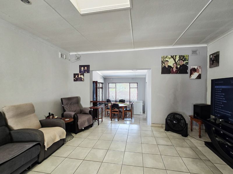 Single Level Home With Income Potential  - Photo 8