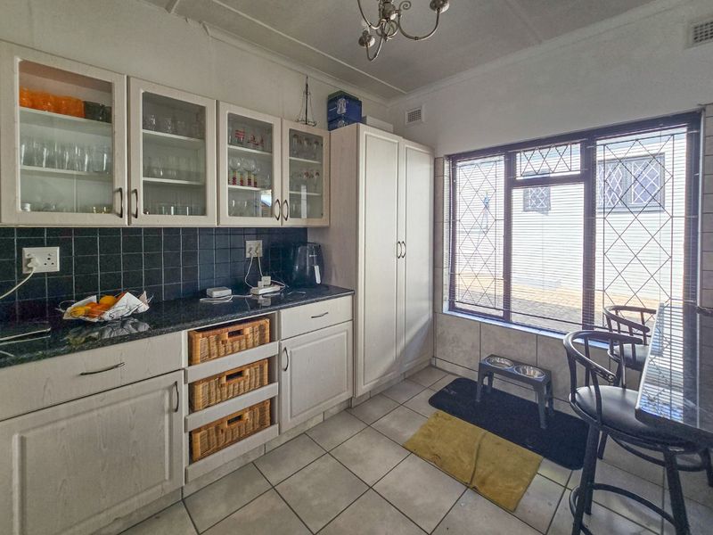 Single Level Home With Income Potential  - Photo 7