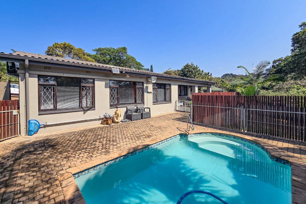 Single Level Home With Income Potential  - Photo 2