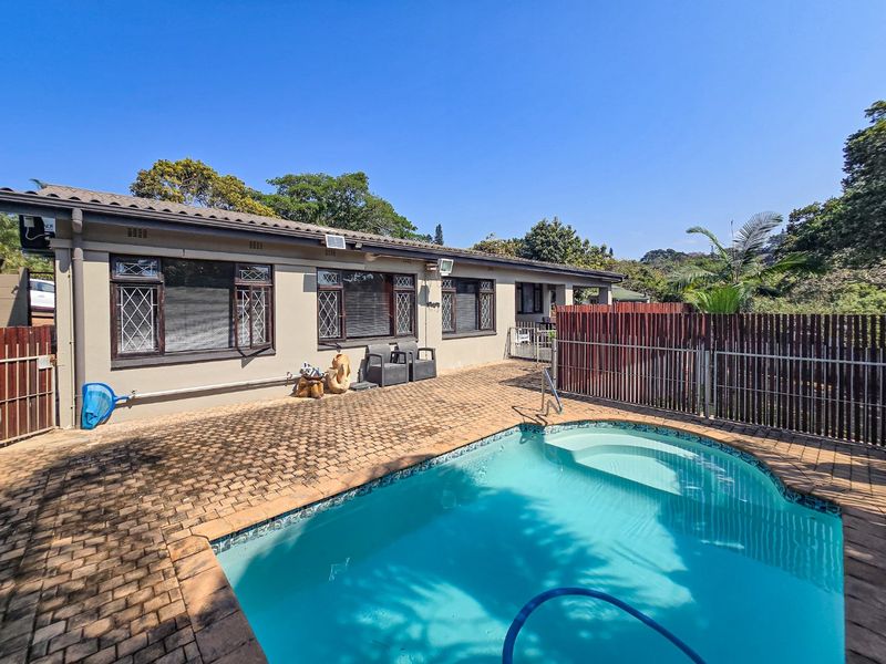 Single Level Home With Income Potential  - Photo 2