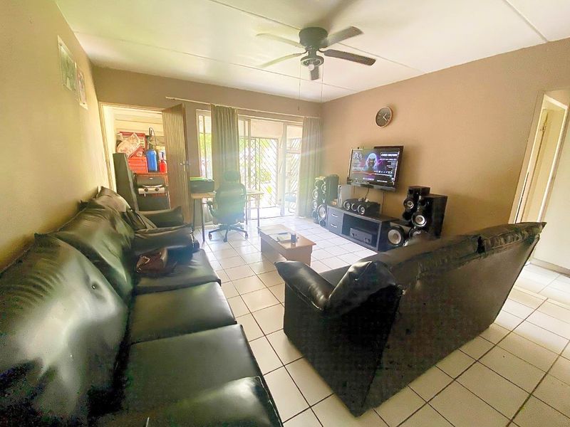 Spacious Ground Floor 2beds, 1 full bath for Sale in Sunset Close Complex, Vorna Valley - Photo 8