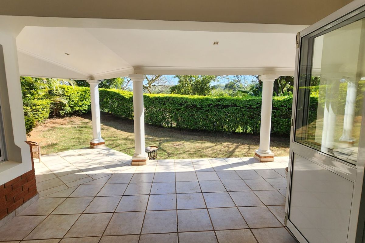 Mount Edgecombe Estate Two -  lovely, renovated cluster home with a separate self-contained loft apartment - Excellent location close to Gate 6!  Great investment with existing, long-term tenant - Photo 2