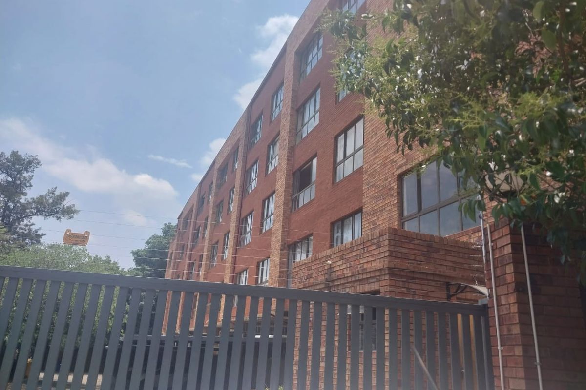 One bedroom apartment sold as an investment - Photo 5