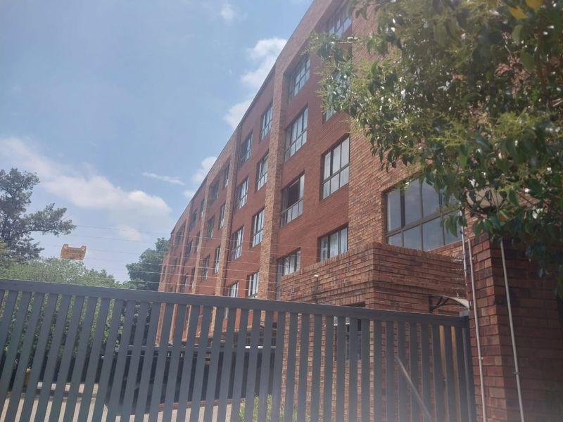 One bedroom apartment sold as an investment - Photo 5