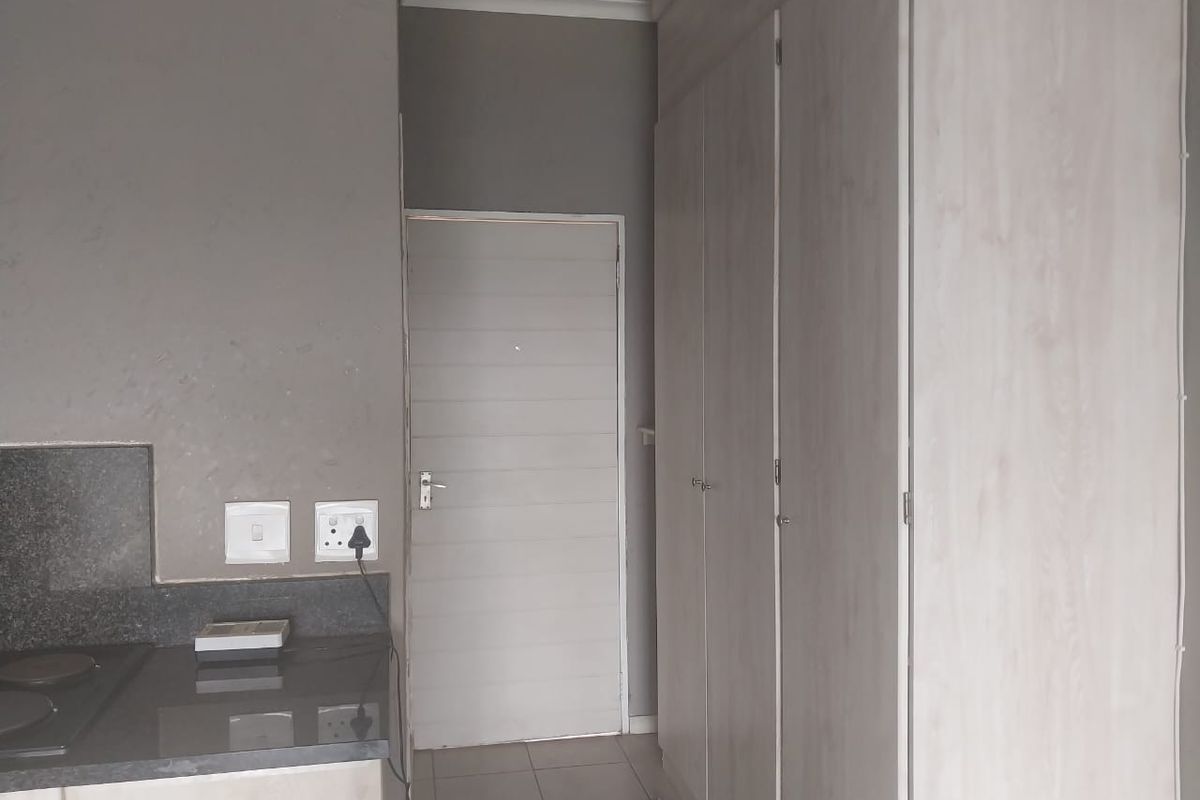 One bedroom apartment sold as an investment - Photo 4