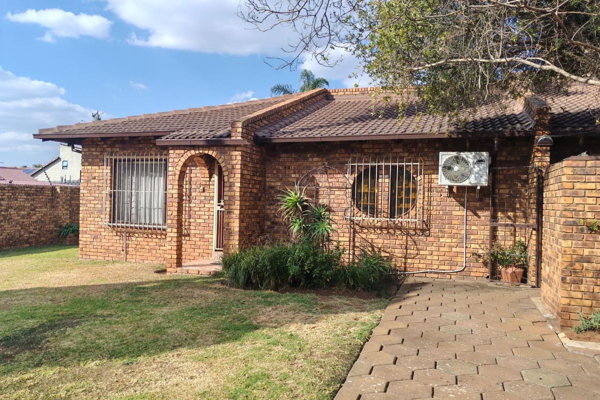 Lovely and spacious property for sale in  Wierda park  !! - Photo 3