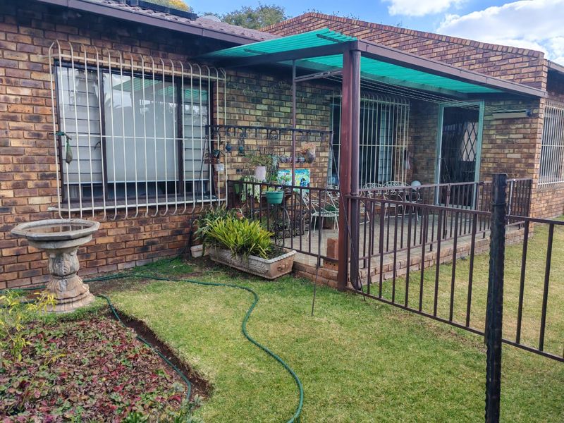 Lovely and spacious property for sale in  Wierda park  !! - Photo 6