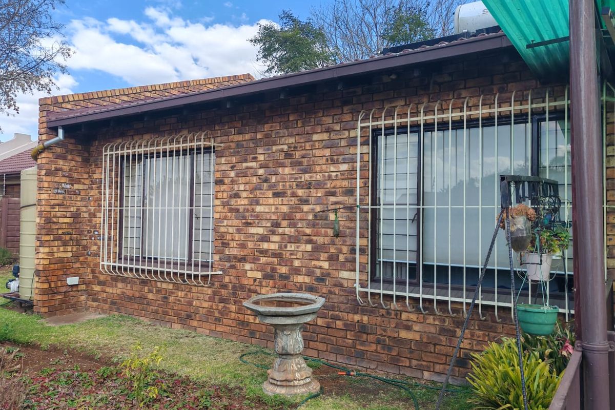 Lovely and spacious property for sale in  Wierda park  !! - Photo 4