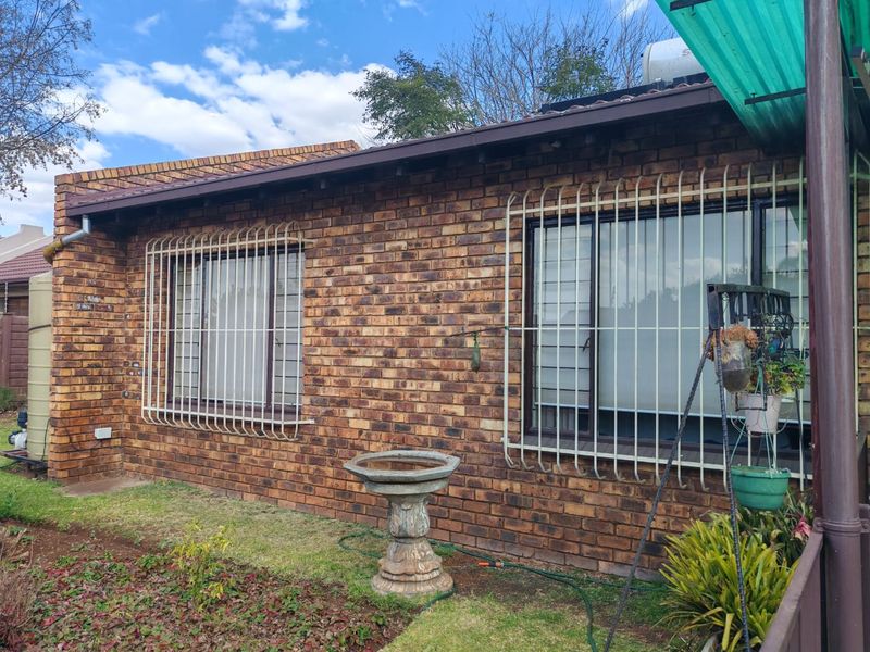 Lovely and spacious property for sale in  Wierda park  !! - Photo 4