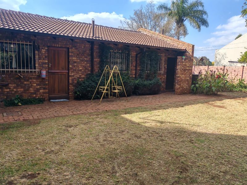 Lovely and spacious property for sale in  Wierda park  !! - Photo 9