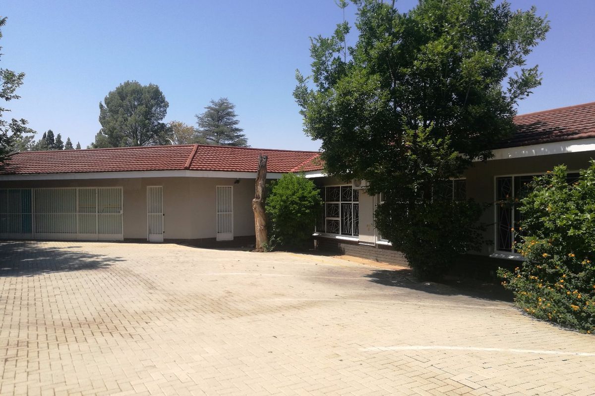 Commercial Building - Photo 3