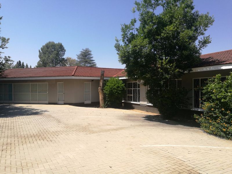 Commercial Building - Photo 3